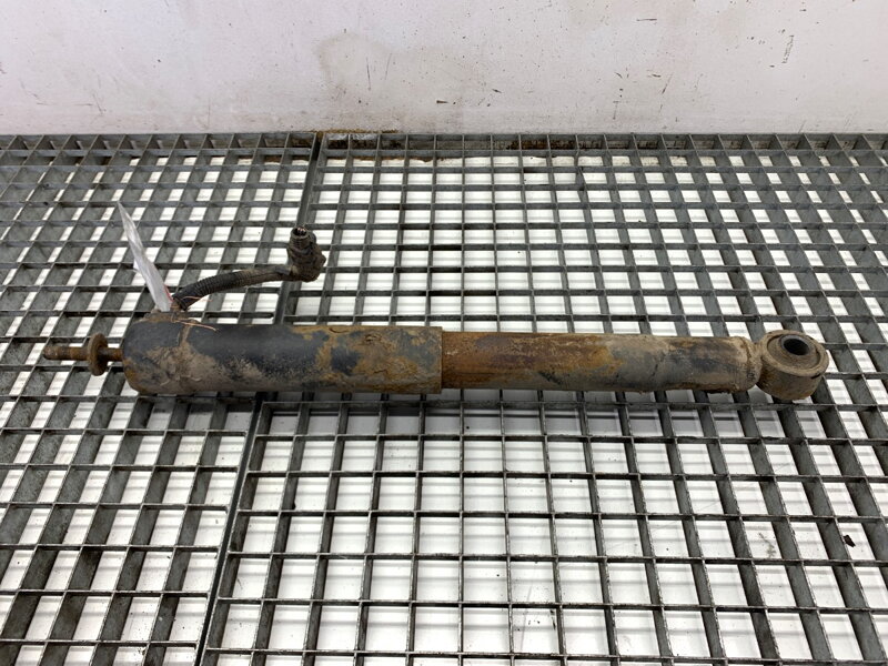 Tlmič pravý zadný Toyota Land Cruiser Prado (_J12_) 2002 - 2010