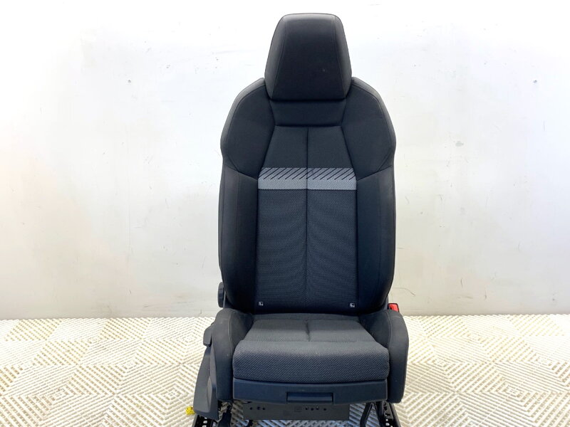 Sedadlo pravé predné Audi Q4 Sportback (F4N) 2021 - 2022
