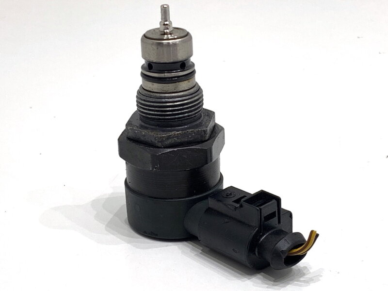 Regulátor tlaku paliva Audi A6 C6 (4F2) 2004 - 2011 057130764B