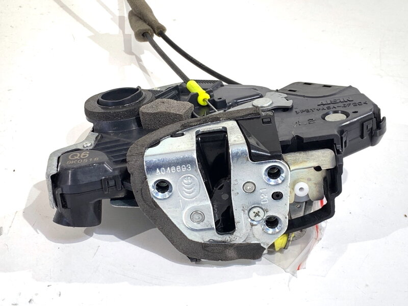 Zámok dverí ľavý predný Lexus IS III (_E3_) 2013 - 2022