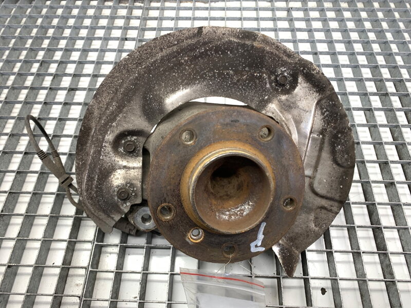 Otoč pravá predná BMW 3 (E90) 2004 - 2012