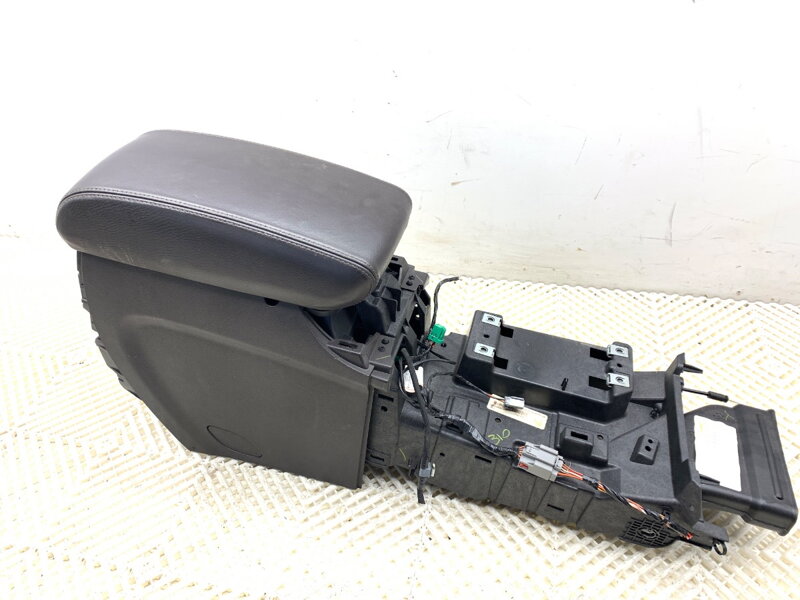 Lakťová opierka Jeep Grand Cherokee IV (WK, WK2) 2010 - 2022