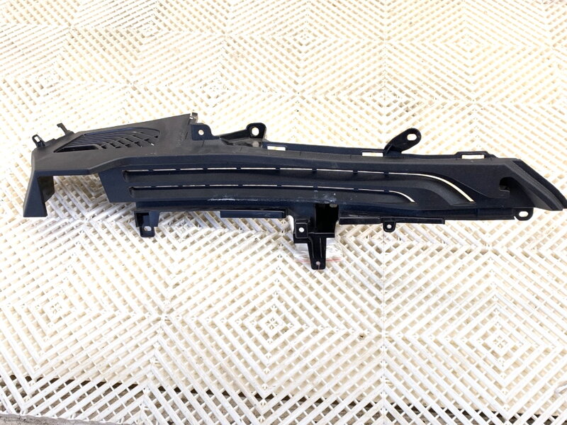 Kryt uchytenie rolety kufra pravé BMW X5 (G05, F95) 2018 - 7438182