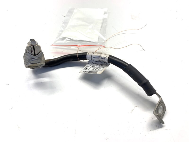 PÓL / svorka (BATÉRIE) mínus BMW X5 (G05, F95) 2018 - 8797708