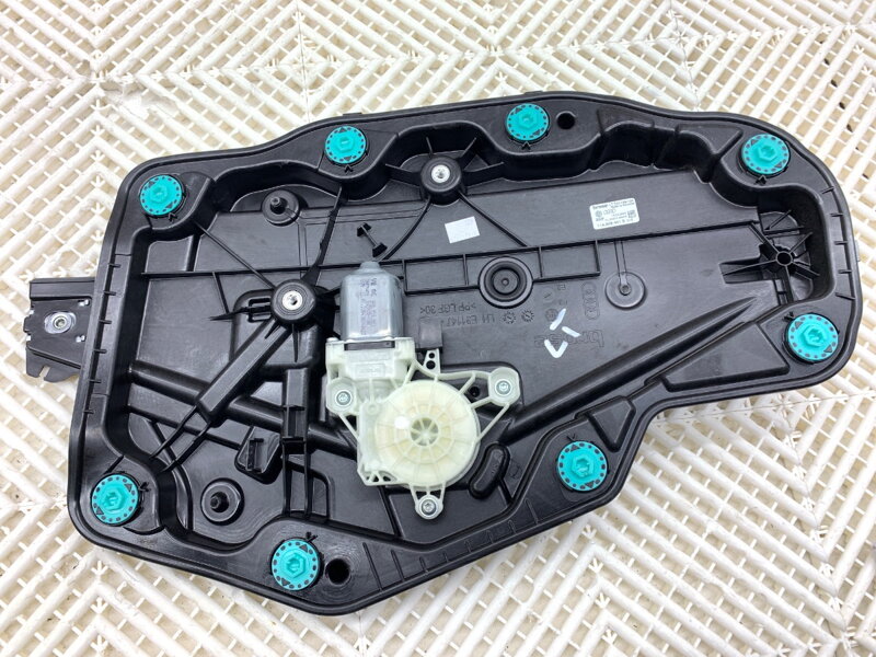 Sťahovačka okna ľavá zadná Audi Q4 Sportback (F4N) 2021 - 2022 11A839401D