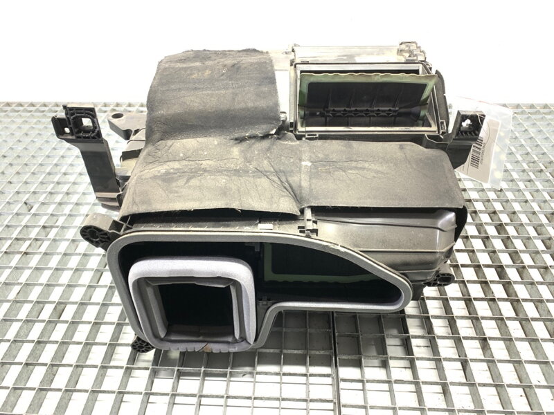 Kryt ventilátora / ventilátory Audi Q4 Sportback (F4N) 2021 - 2022 1EA820153M