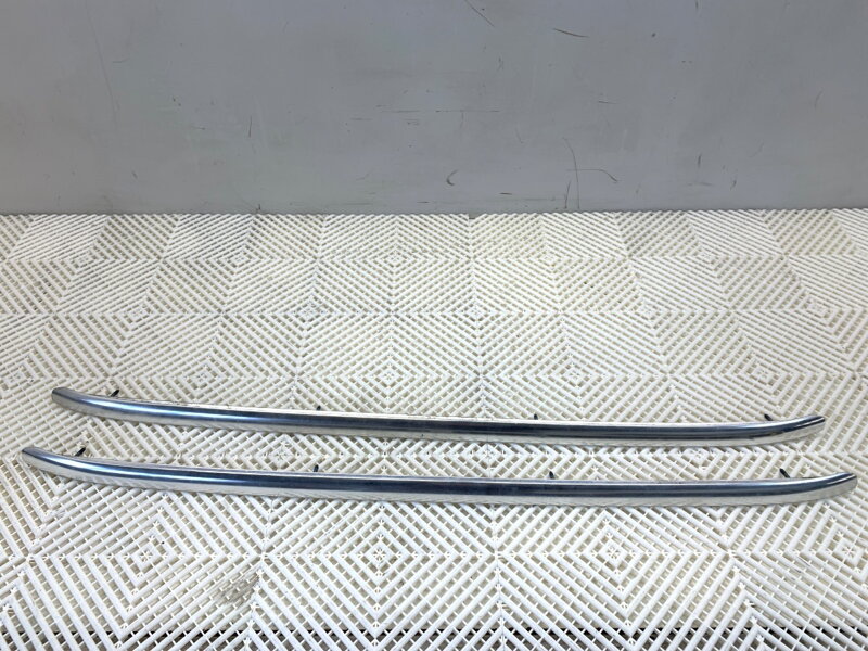 Strešné nosiče / lyžiny strešné sada Audi A3 (8P1) 2003 - 2013 8P4860022G 8P4860021G