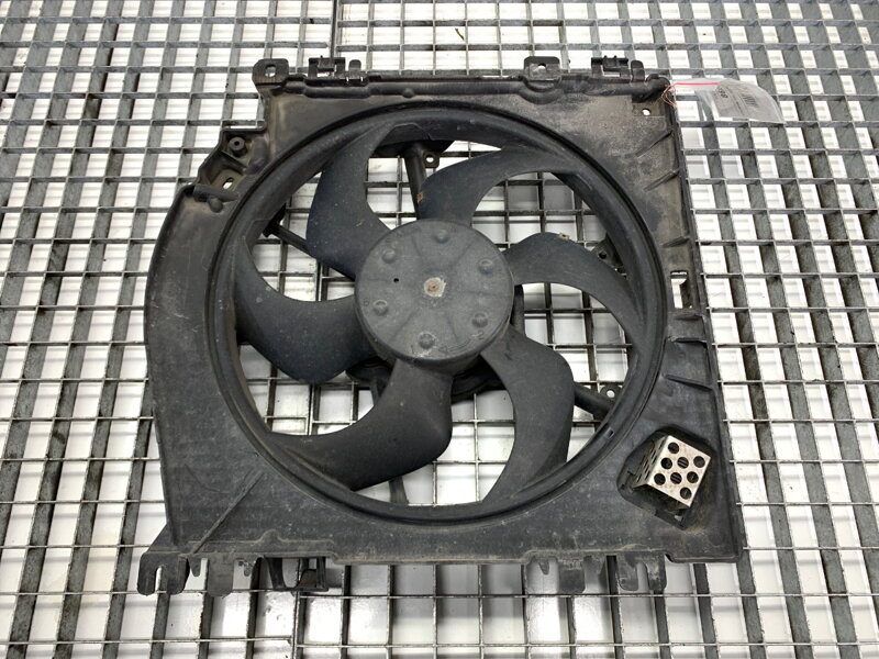Ventilátor chladiča Nissan Note (E11, NE11) 2005 - 2013 8200525991