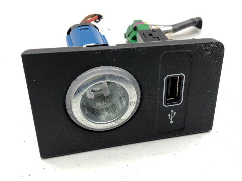 Zásuvka / uloženie USB Skoda Kodiaq (NS7, NV7, NS6) 2016 - 2022 5Q0035726E