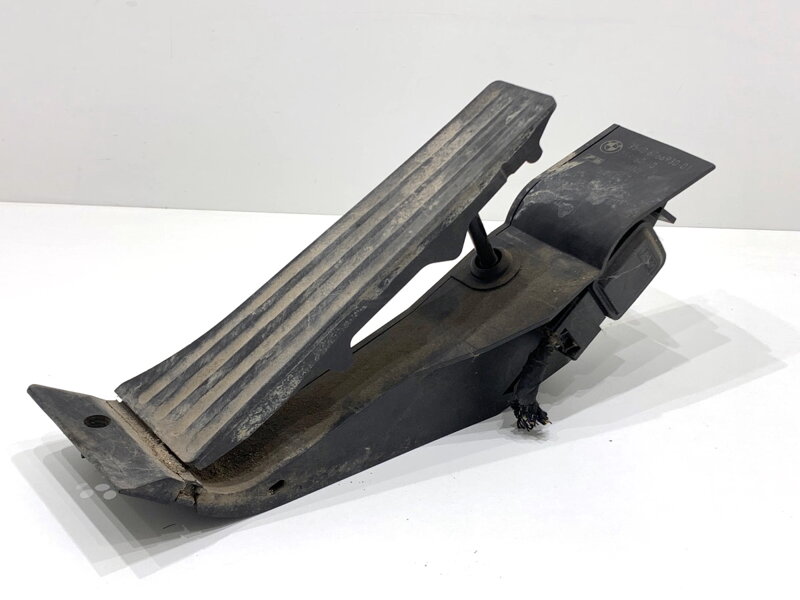 Plynový pedál BMW 5 (E60) 2003 - 2010 6766930