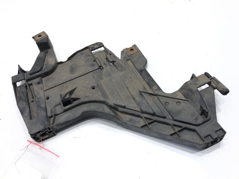 Držiak svetla pravý Audi A4 B8 Avant (8K5) 2007 - 2015 1301073034