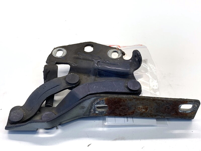 Pánt kapoty pravý predný VW Passat B7 Variant (365) 2010 - 2015