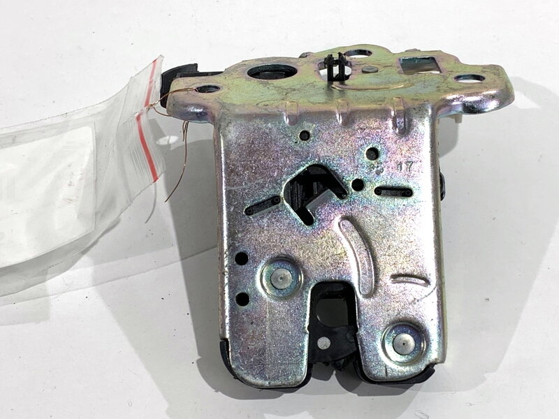 Zámok veka batožinového priestoru zadný Skoda Rapid (NH3, NK3, NK6) 2012 - 2022 8R0827505A