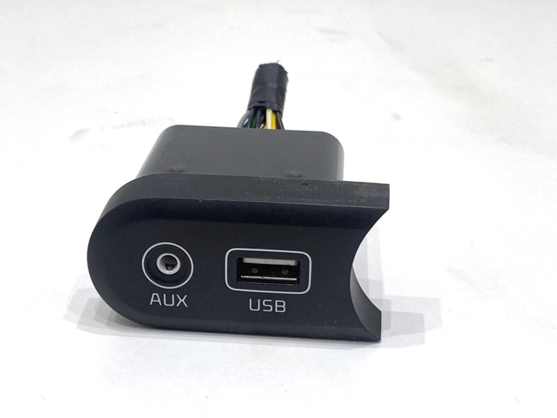 Zásuvka / uloženie USB KIA CEE ' D Sportswagon (JD) 2012 - 2018 96120-A2200