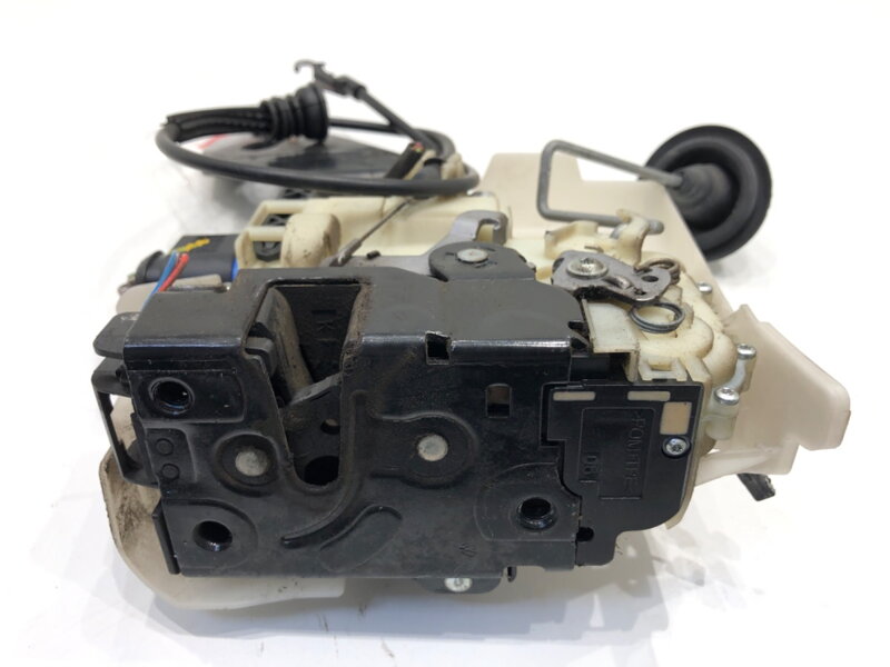 Zámok dverí pravý predný VW Transporter V Autobus (7HB, 7HJ, 7EB, 7EJ) 2003 - 2015 7H0837868