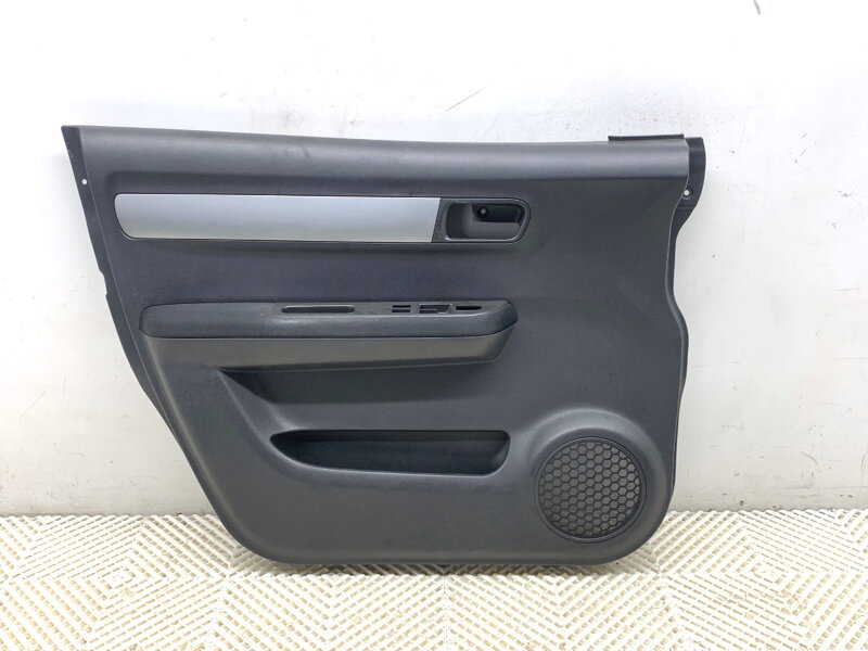 Tapacír dverí ľavý predný Suzuki Swift III (MZ, EZ) 2005 - 2022 83723-63J0