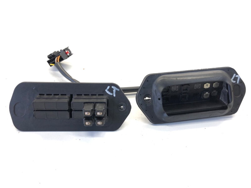 Spínač dvere posuvných ľavé Mercedes-benz Citan (W415) 2012 - 2021 8200428700D