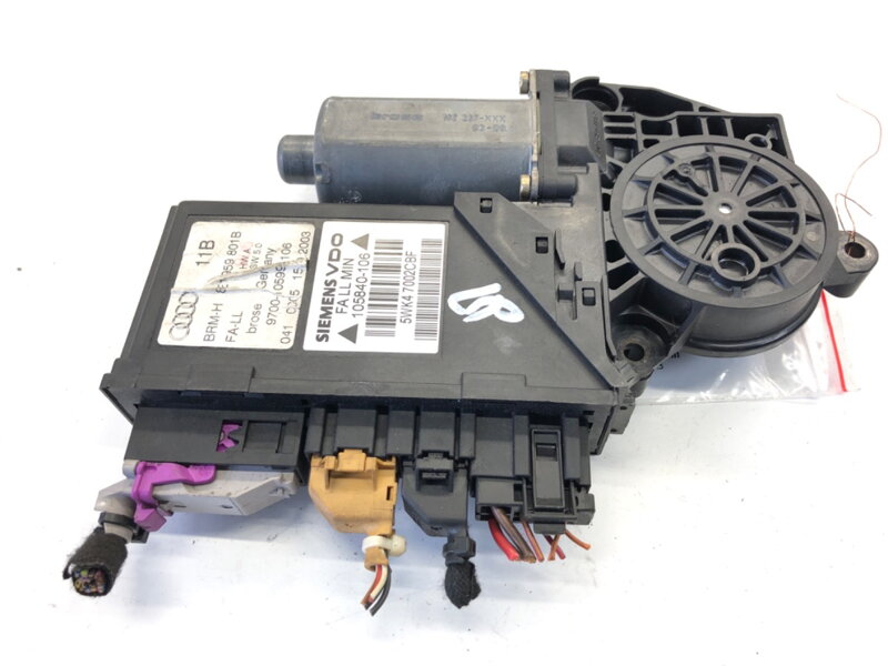 Motorček sťahovačky okna ľavý predný Audi A4 B6 Avant (8E5) 2000 - 2005 8E1959801B