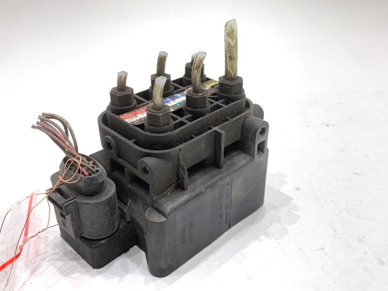 Rozdeľovač zavesenia Mercedes-benz Class GL (X166) 2012 - 2015 A2123200358