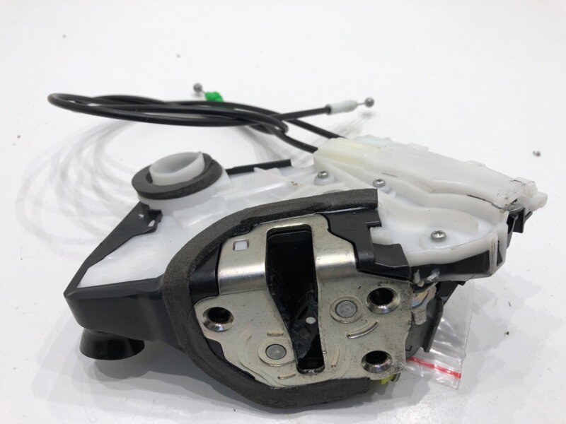 Zámok dverí ľavý predný Toyota Yaris (_P13_) 2010 - 2022