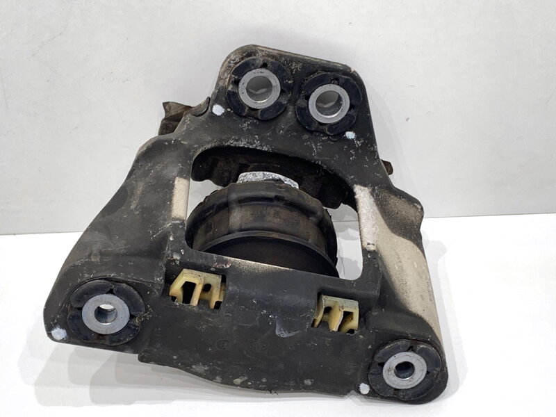 Vankúš motora ľavý Volvo XC60 II (246) 2017 - 2022 32137496