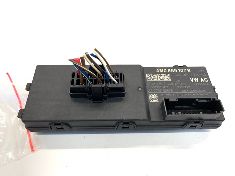 Modul veka batožinového priestoru Audi A4 Allroad B9 (8WH, 8WJ) 2016 - 2022 4M0959107B