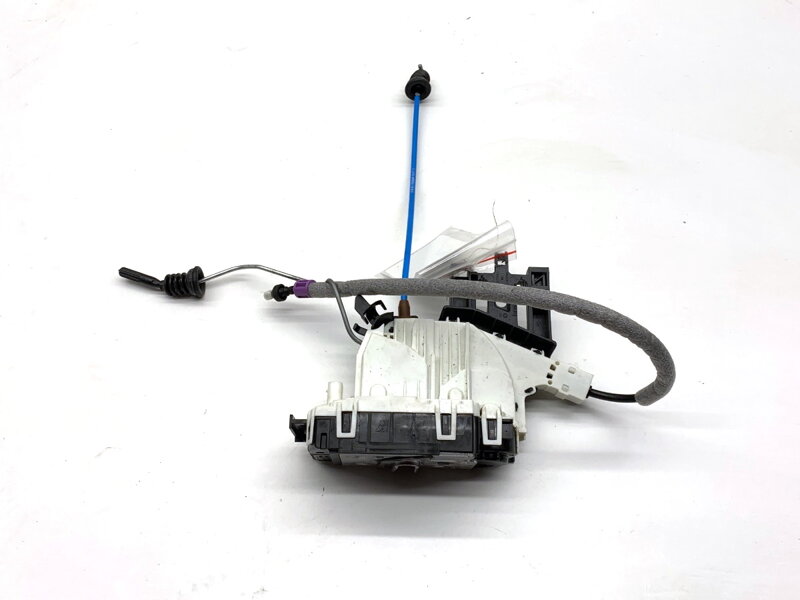 Zámok dverí pravý predný Mercedes-benz Class GLA (X156) 2013 - 2022 A1667200435