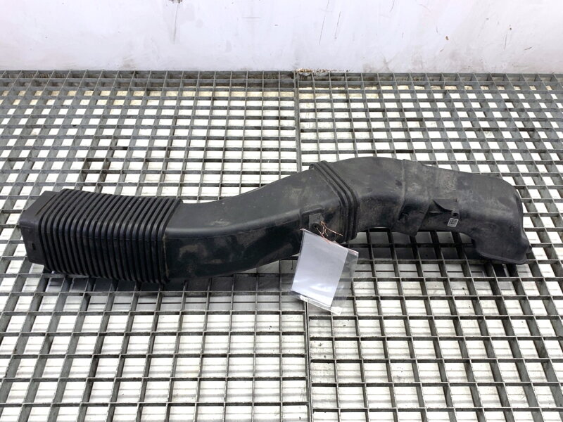 Vzduchové potrubie BMW 5 (F10) 2009 - 2016 7577471 7811549