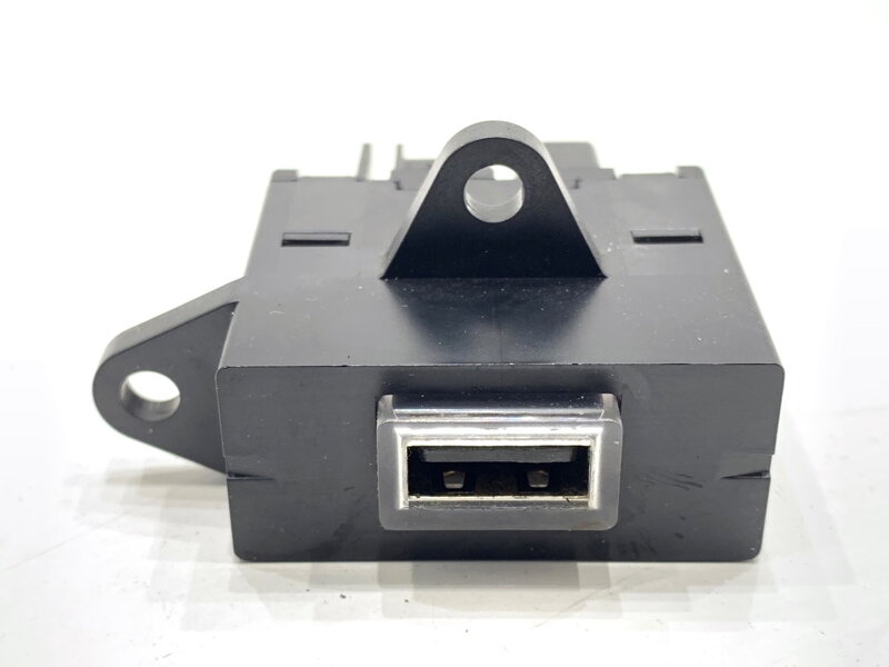 Zásuvka / uloženie USB Alfa Romeo Stelvio (949_) 2016 - 2022 00505493820