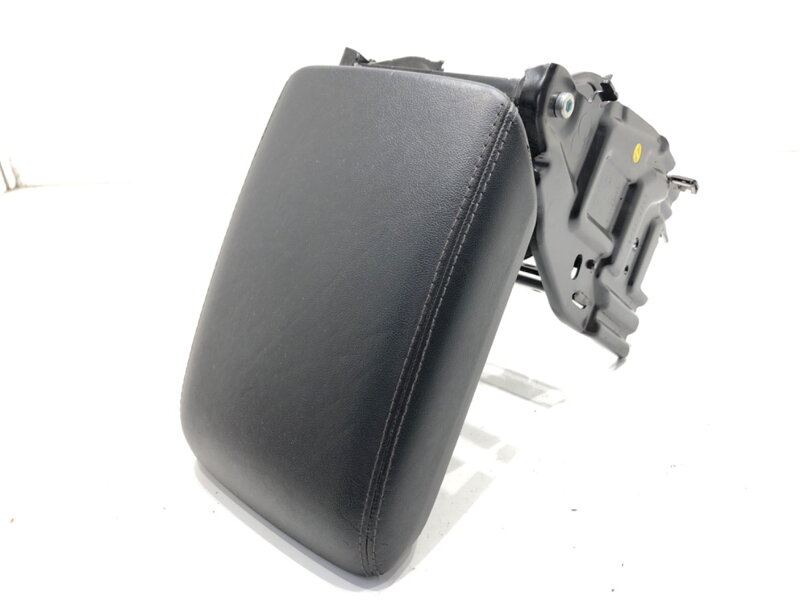 Lakťová opierka Audi A5 (8T3) 2007 - 2017 8K0864283