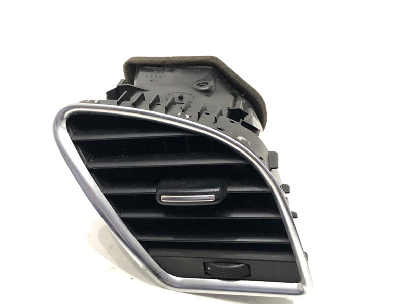 Mriežka ventilácie pravá predná Audi A5 (8T3) 2007 - 2017 8T1820902