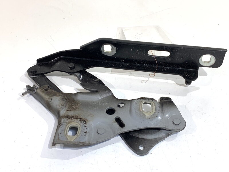 Pánt kapoty ľavý predný Audi A4 B9 (8W2, 8WC) 2015 - 2022 8W0823301D