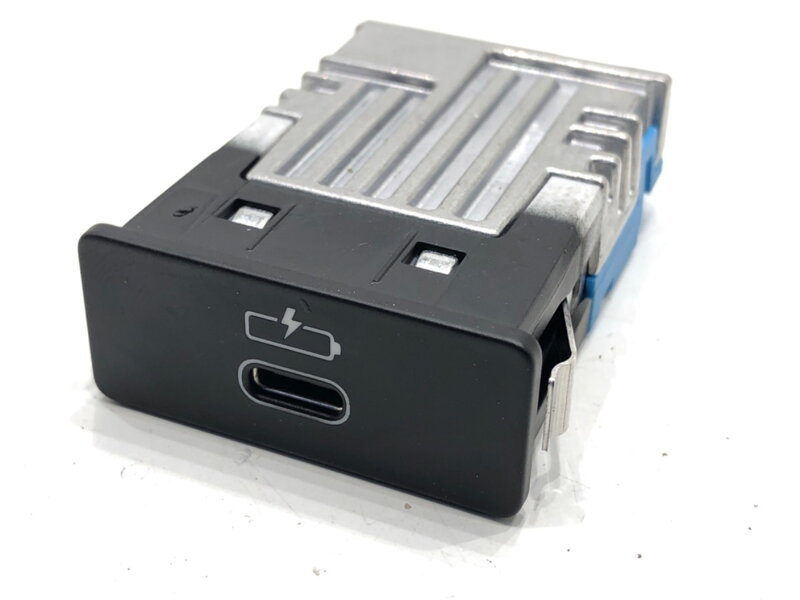 Port nabíjania zásuvka / uloženie USB BMW X4 (G02, F98) 2018 - 2022 5A84161