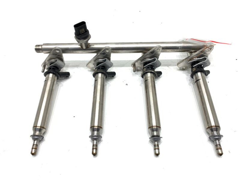 Vstrekovacia rampa S wtryskami Mercedes-benz Class A (W176) 2012 - 2018 A2700701595