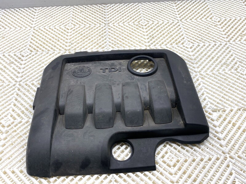 Veko / kryt motora Skoda Octavia II (1Z3) 2004 - 2013 03G103925BN