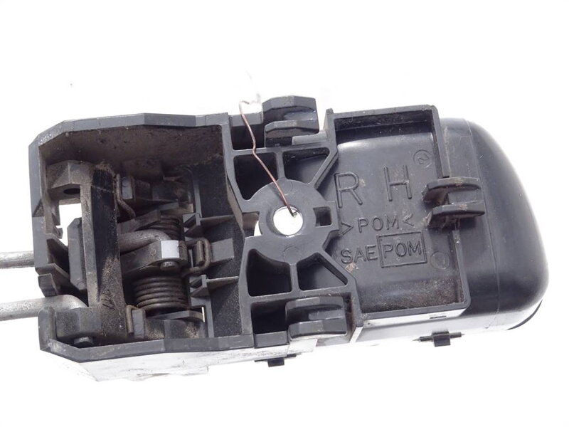 Kľučka predná pravá vnútorná Nissan Cabstar (F24M, F24W) 2006 - 2013