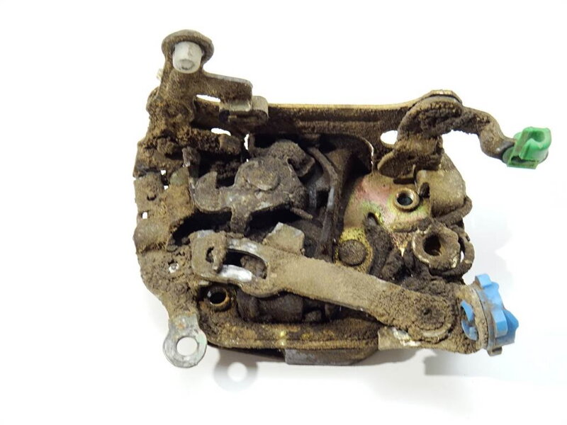 Zámok predný ľavý Nissan Pick UP (D22) 1997 - 2022