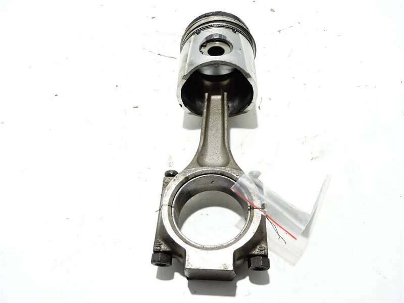 Piest S ojnicou Kawasaki GTR