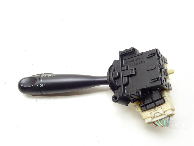 Prepínač smeroviek Toyota Yaris (_P1_) 1999 - 2005 1736481