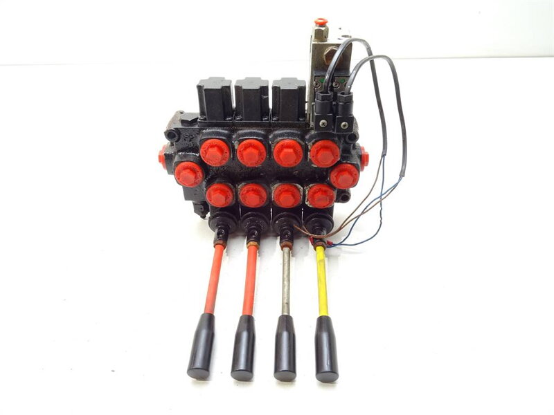 Rozdeľovač hydraulický Kawasaki GTR