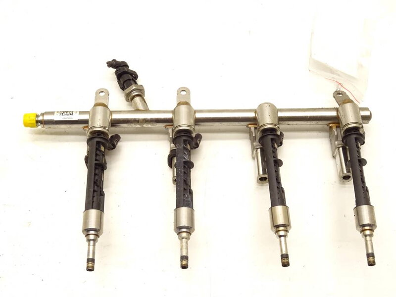 Vstrekovacia rampa vstrekovače Alfa Romeo Giulia (952_) 2015 - 2022 04893628AC 0261500414