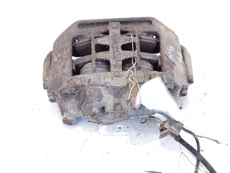 Brzdový strmeň predný pravý Mercedes-benz 609D