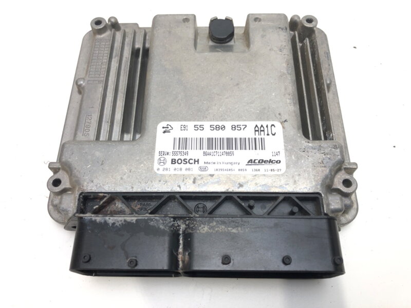 Riadiaca jednotka motora Opel Astra J (P10) 2009 - 2015 0281018081