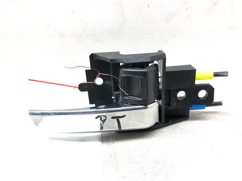 Kľučka zadná pravá vnútorná Mitsubishi Outlander III (GG_W, GF_W, ZJ, ZL, ZK) 2010 - 2022