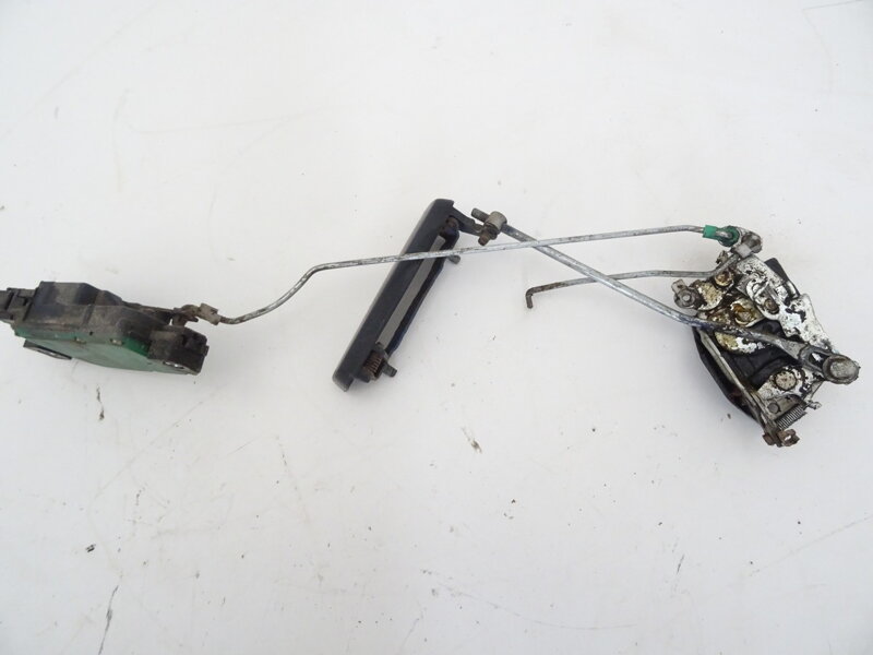 Zámok dverí predný pravý Isuzu Trooper I (UBS) 1983 - 1991