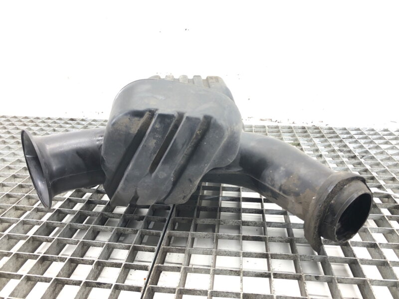 Rezonátor vzduchové potrubie Chevrolet Cobalt 2003 - 2022 15229301