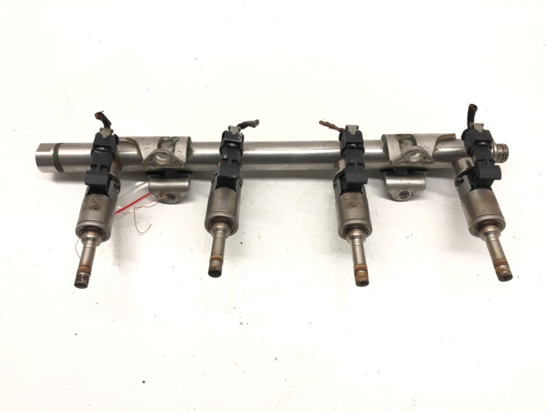 Vstrekovacia rampa vstrekovače VW Golf VII Variant (BA5, BV5) 2013 - 2022 04E133036A