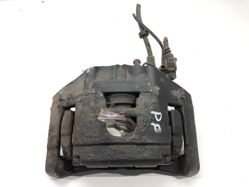 Brzdový strmeň pravý predný Audi A6 C6 (4F2) 2004 - 2011 974