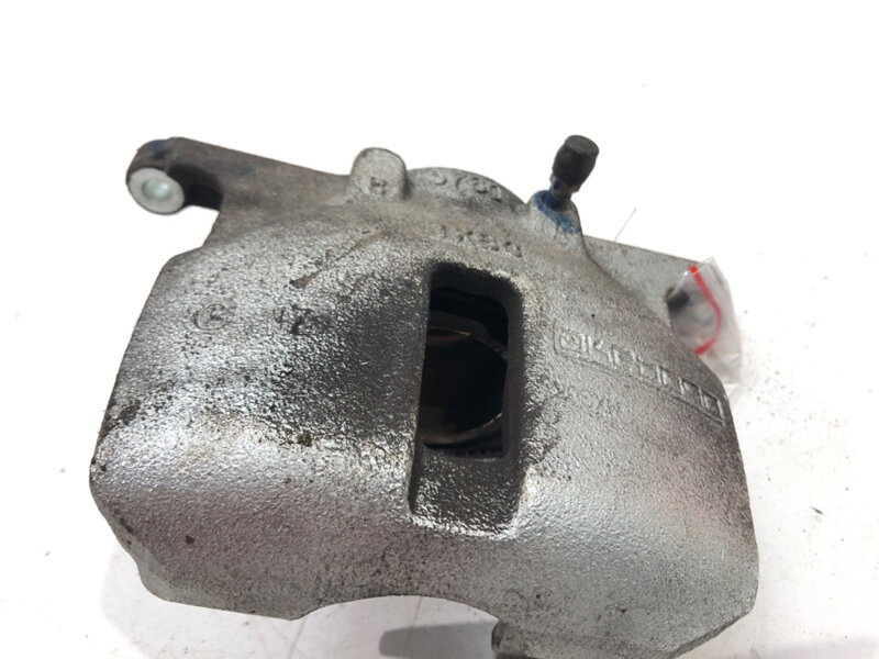 Brzdový strmeň ľavý predný Suzuki SX4 S-cross (JY) 2013 - 2022