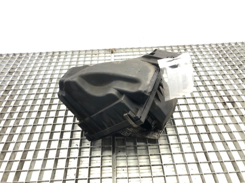 Kryt filtra vzduchu VW Passat B5 . 5 Variant (3B6) 2000 - 2005